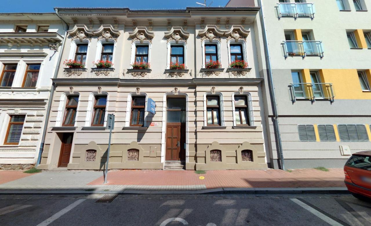 Penzion V Centru - Apartmány Smetanka Ceske Budejovice Bagian luar foto