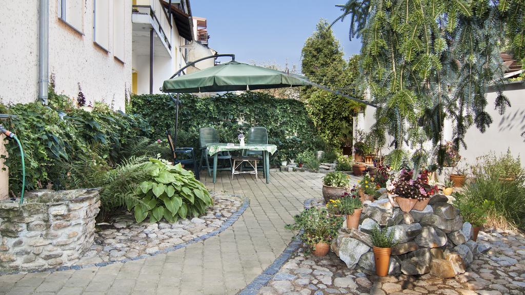 Penzion V Centru - Apartmány Smetanka Ceske Budejovice Bagian luar foto
