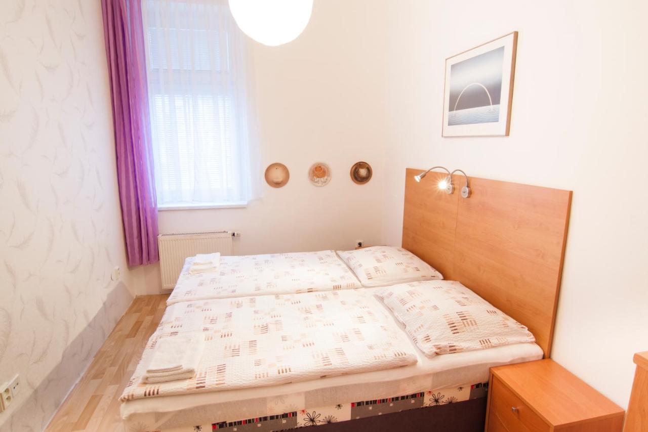 Penzion V Centru - Apartmány Smetanka Ceske Budejovice Bagian luar foto