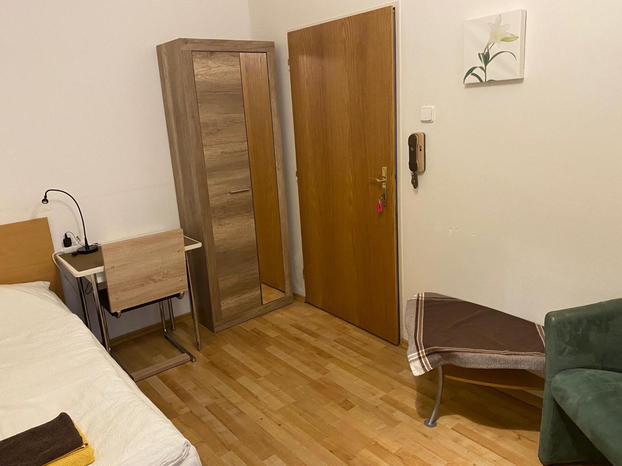Penzion V Centru - Apartmány Smetanka Ceske Budejovice Bagian luar foto