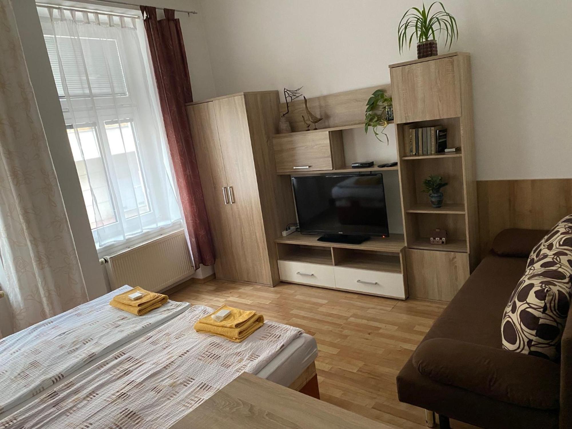 Penzion V Centru - Apartmány Smetanka Ceske Budejovice Bagian luar foto