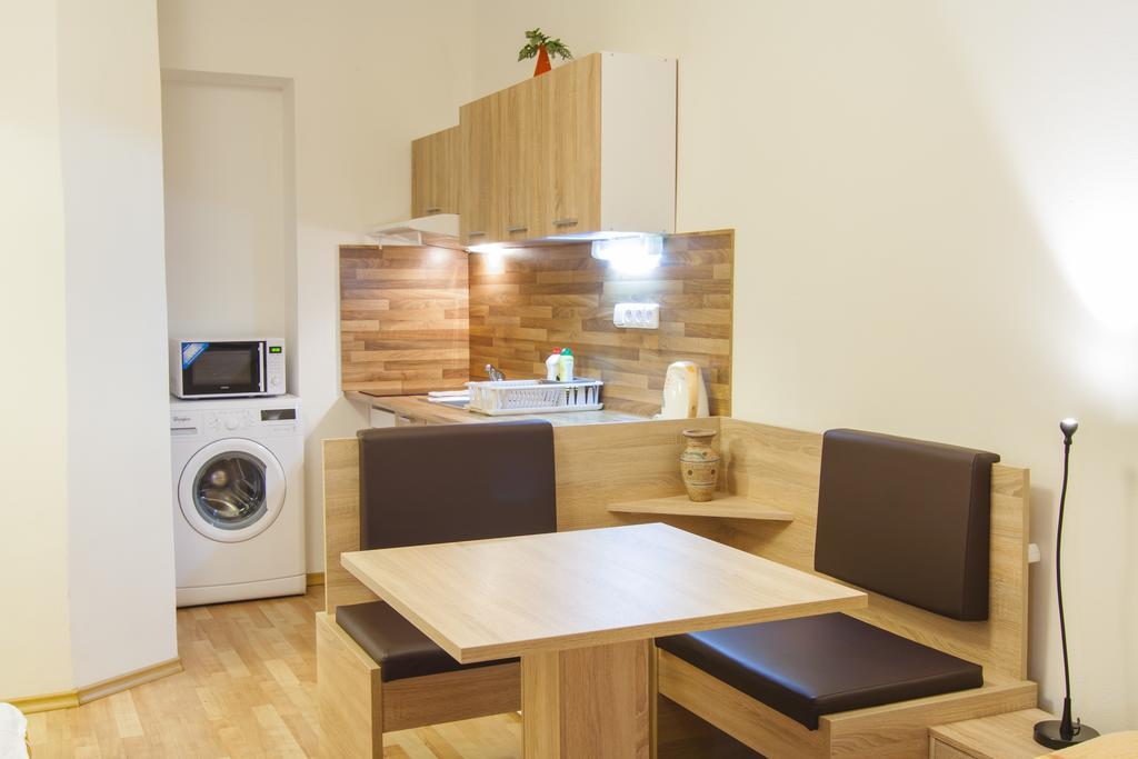 Penzion V Centru - Apartmány Smetanka Ceske Budejovice Bagian luar foto