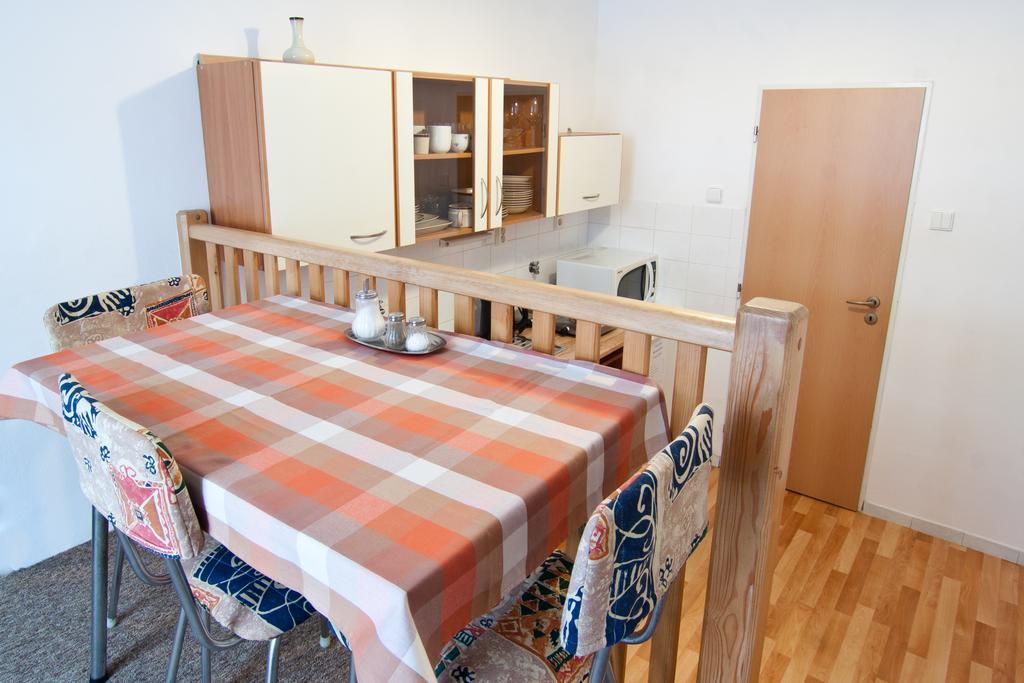 Penzion V Centru - Apartmány Smetanka Ceske Budejovice Bagian luar foto