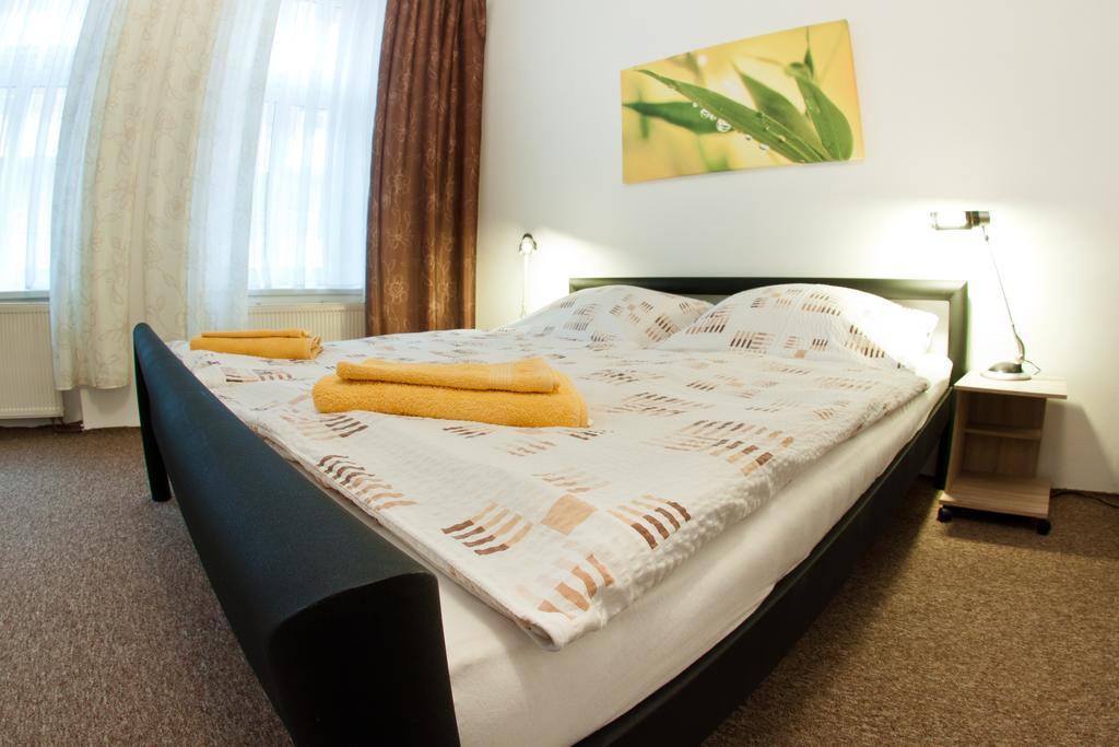 Penzion V Centru - Apartmány Smetanka Ceske Budejovice Bagian luar foto