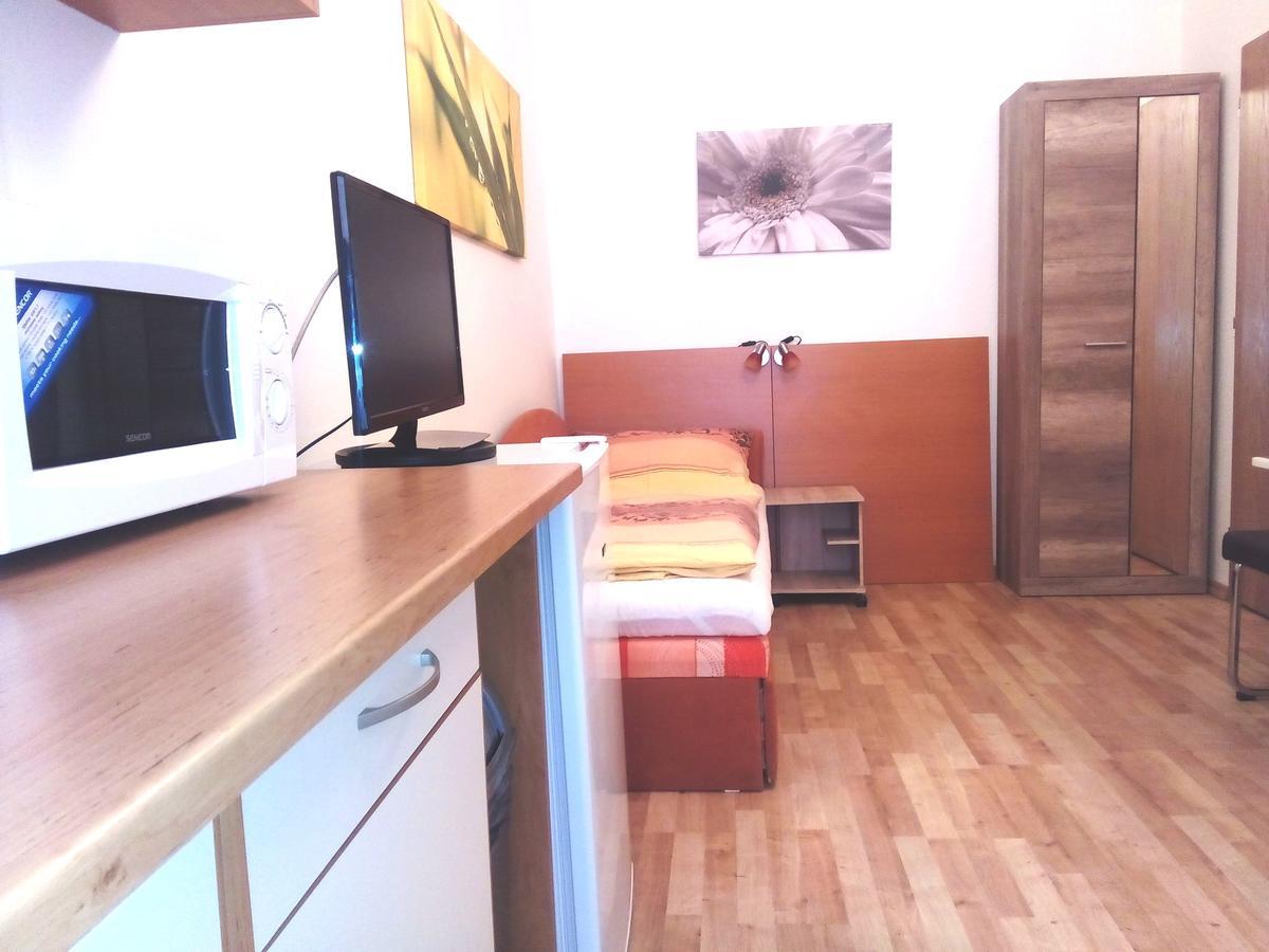 Penzion V Centru - Apartmány Smetanka Ceske Budejovice Bagian luar foto